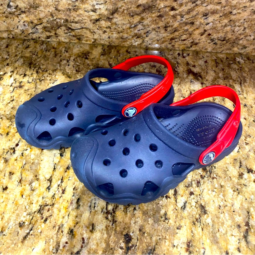 Crocs / Unisex / Classic clogs / Navy